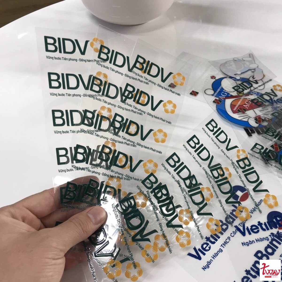 tem nhãn doanh nghiệp